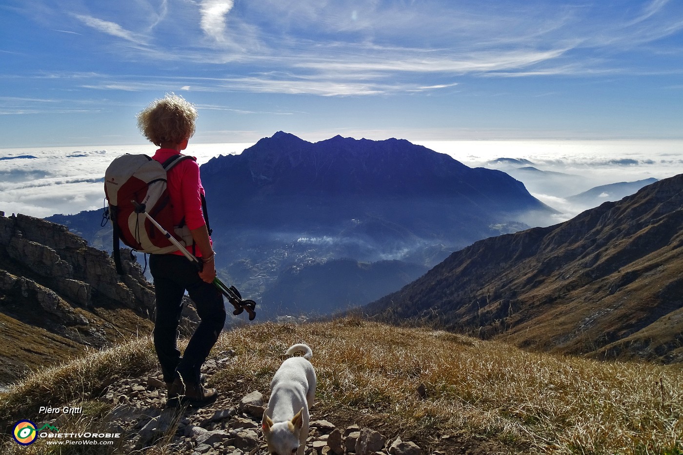25 Sole caldo sui monti  sopra le nebbie della pianura.JPG -                                